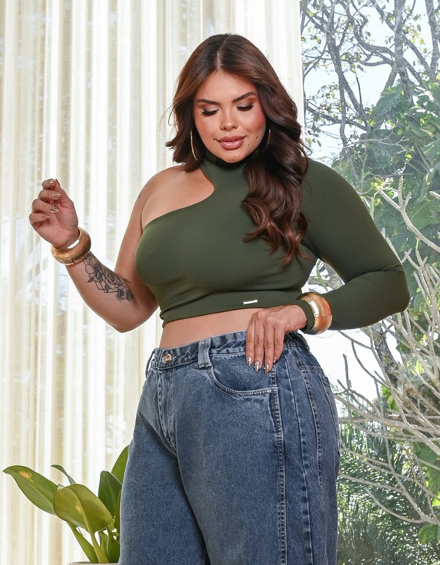 Cropped Rebeca