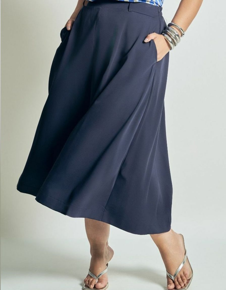 Calça Pantacourt Wide Efeito Saia Midi