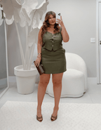 Conjunto Blusa e Saia Detalhe no Cós