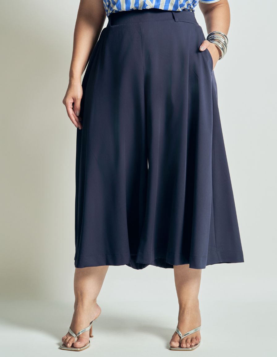 Calça Pantacourt Wide Efeito Saia Midi