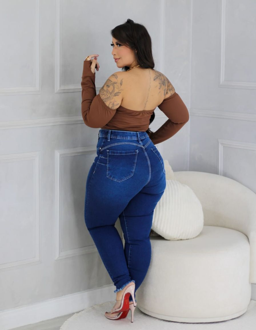 Calça Skinny  Barra desfiada